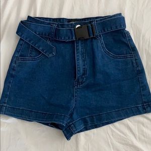 Denim shorts with belt